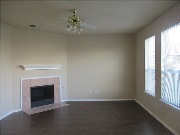 3rd image of 3048 Meadowbrook Dr
