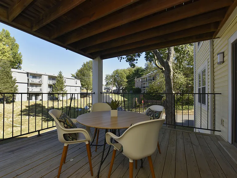 Private balcony/patio