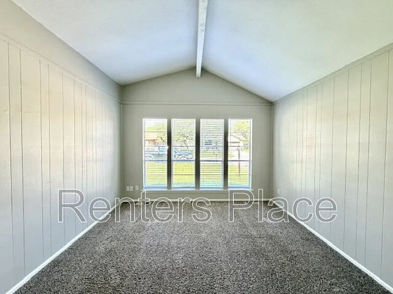 3 bed, 2.0 bath, 1553 sqft, $1,595 — Photo 2