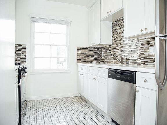 2nd image of 521 Hollister Ave APT 3