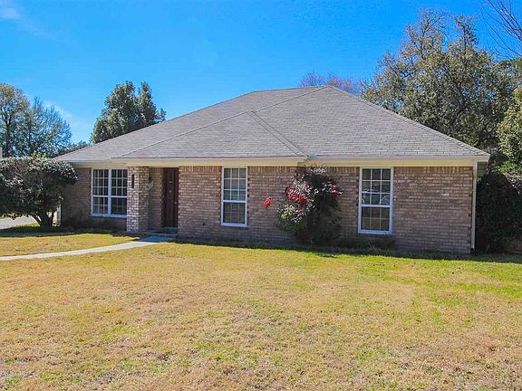 2nd image of 4611 Shannon Cir