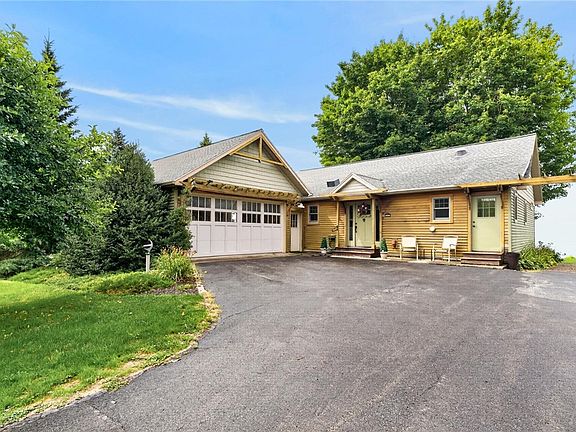 2nd image of 4609 Spinnaker Ln