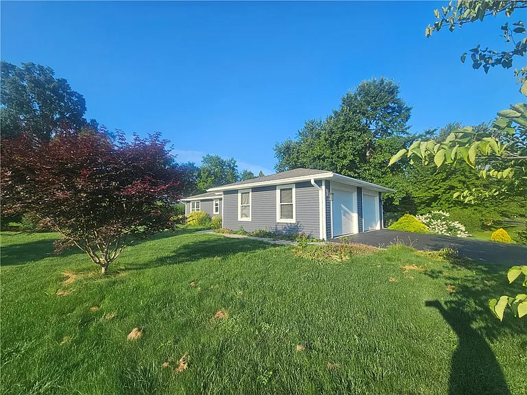 7497 Lake Ave — Photo 3