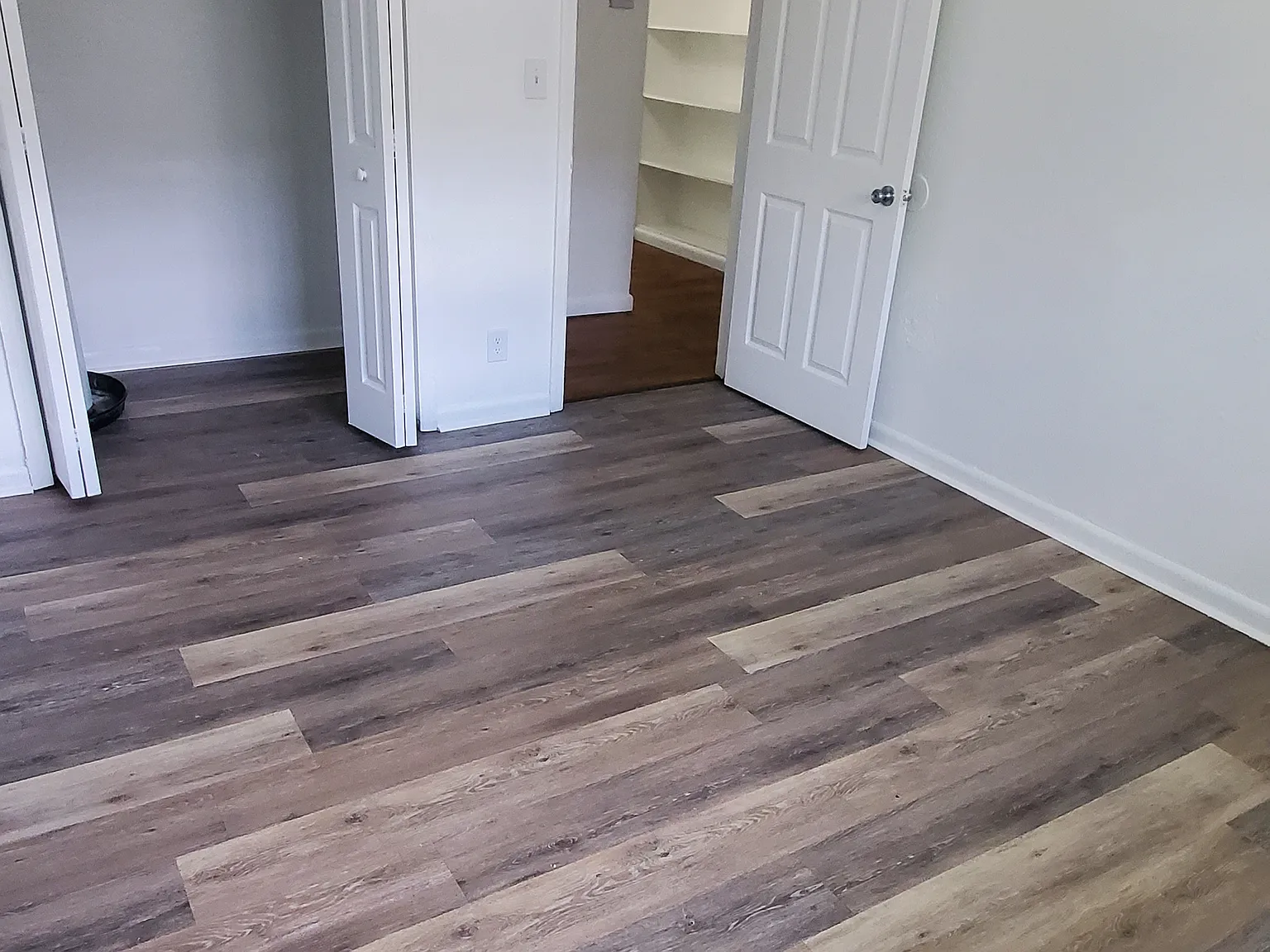 University Place Apartments — Photo 4
