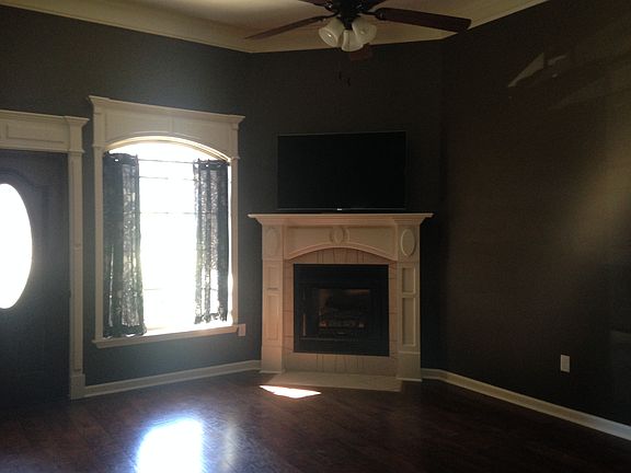 3rd image of 457 S Wyatt Dr