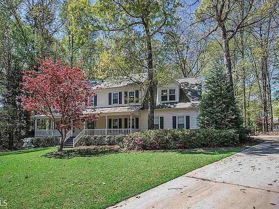 2nd image of 104 Oxford Ct
