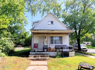 8 McDonald Ave, Schenectady, NY 12304