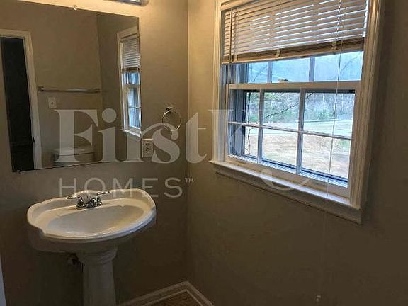 5th image of 2422 S Hairston Rd