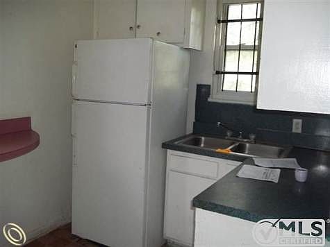 261-632916 Kitchen 1-1.JPG