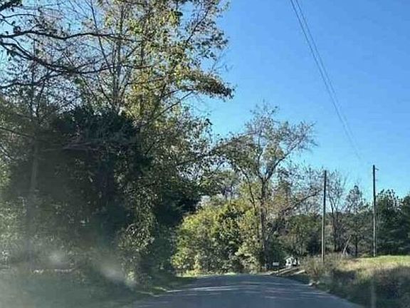 Exterior Neighborhood (street photo)