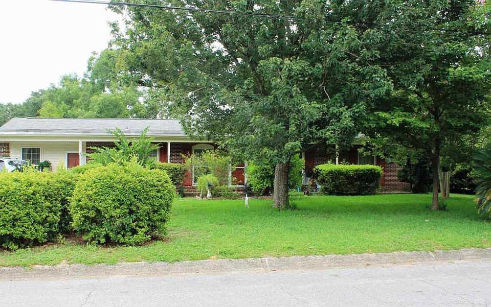 1st image of 5921 Greenwood Ln