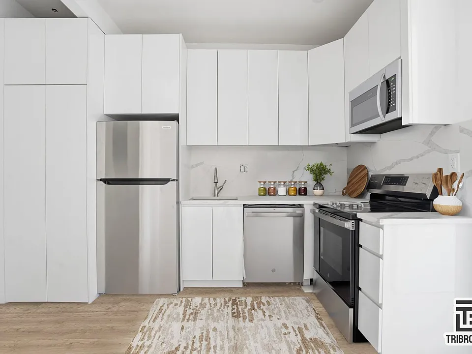 461 Lexington Ave #2E