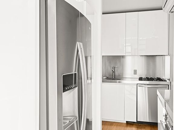 5th image of 23 E 67th St #Penthouse 6