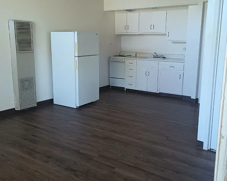 1734 W Shaw Ave — Photo 2
