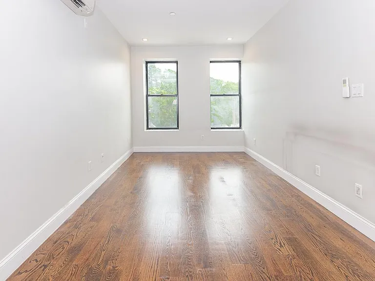 6080 Myrtle Ave #2H — Photo 1