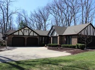 902 Williamsburg Dr, Charleston, IL 61920