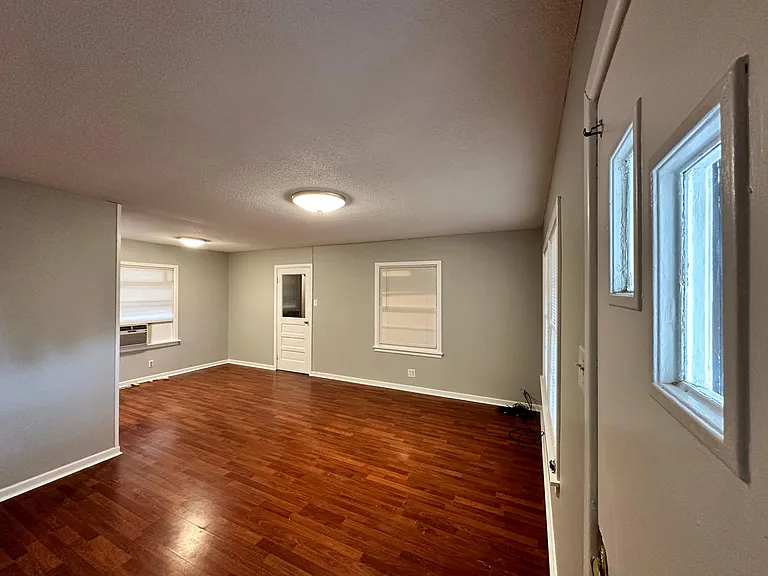 724 W Hale St — Photo 3
