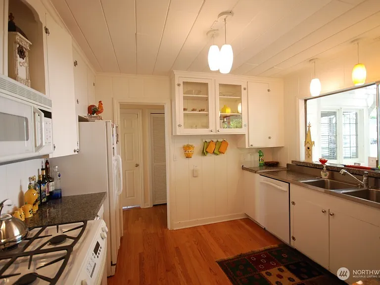 4610 Lake Washington Blvd NE — Photo 8