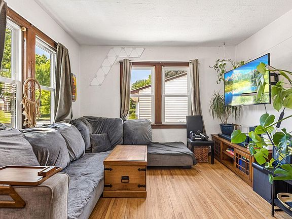 3rd image of 671 Spring St NE