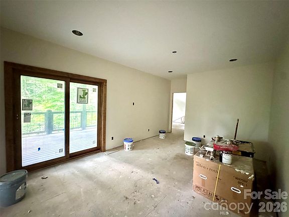 5th image of 54 Hamlin Ln