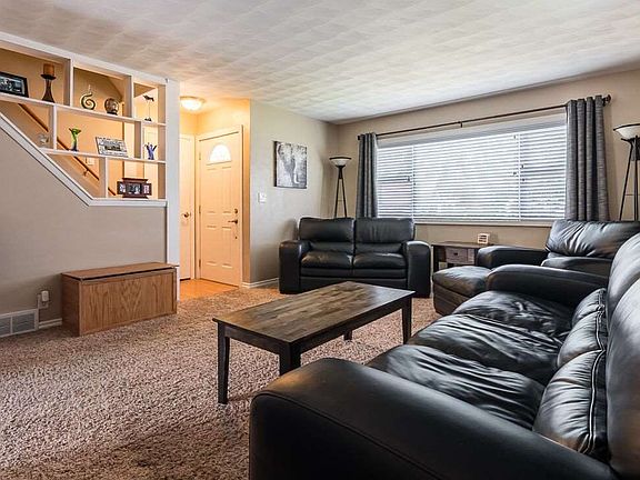 2nd image of 1906 W Fulliam Ave