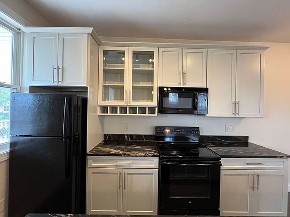 3rd image of 4924 Centre Ave #11