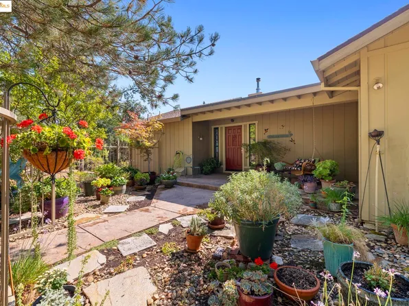 23607 Porcina Way, Columbia, CA 95310