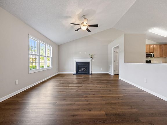 4th image of 455 Crusaders Dr