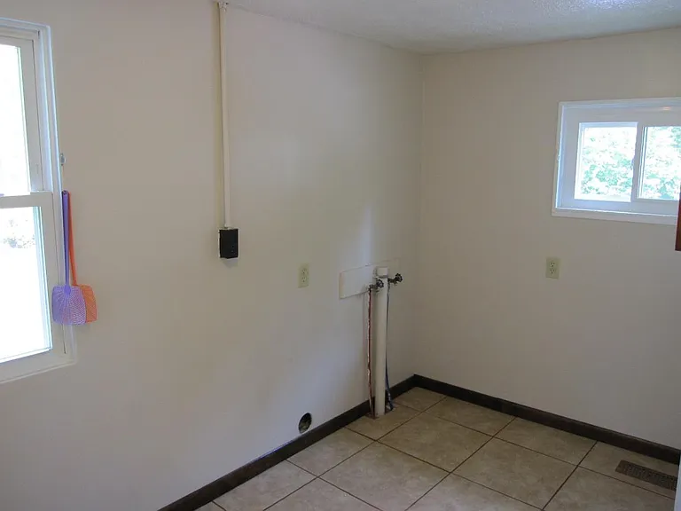 Laundry room w/d hook-ups & water softener