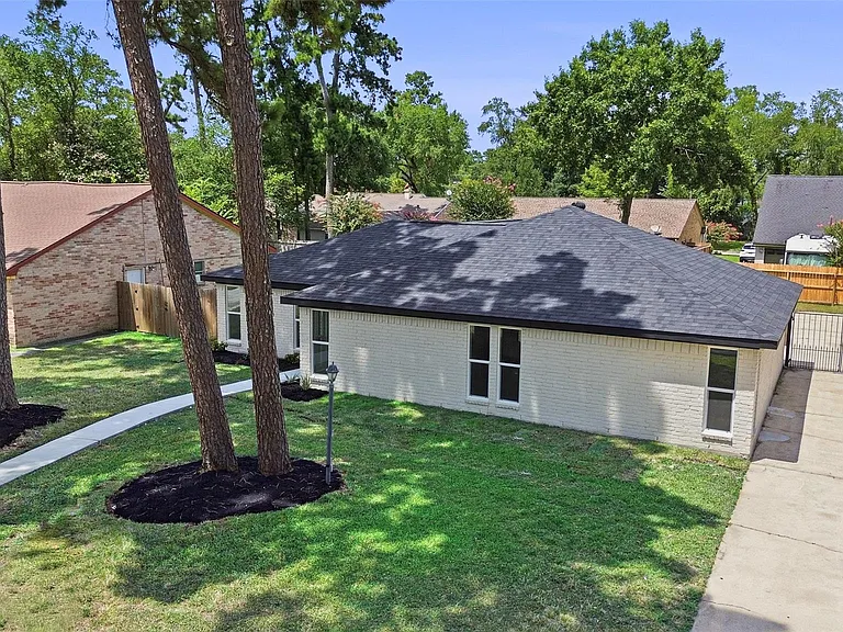 25402 Thistlewaite Ln — Photo 41