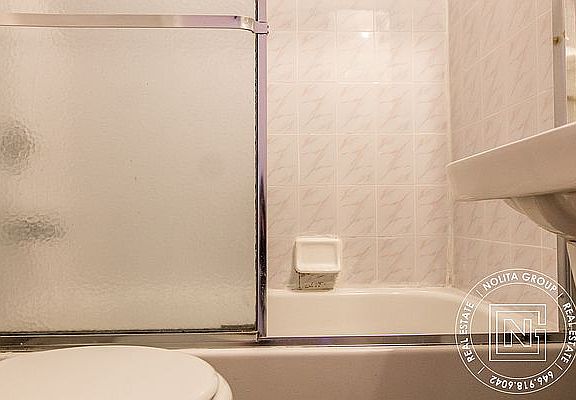 5th image of 139 Eldridge St APT 13