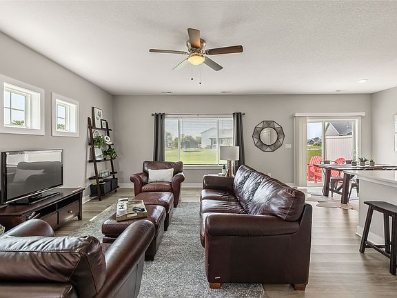 5th image of 836 Kinney Cir NE