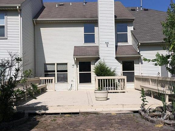 5th image of 42 Fox Meadow Dr