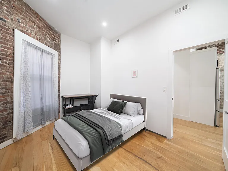 27 Corbin Ave #6 — Photo 8
