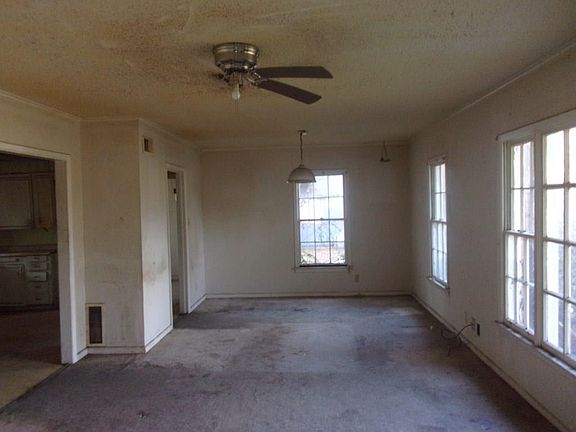 2nd image of 1225 E John St