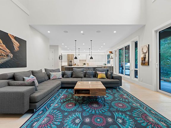 5th image of 3404 Mamquam Rd