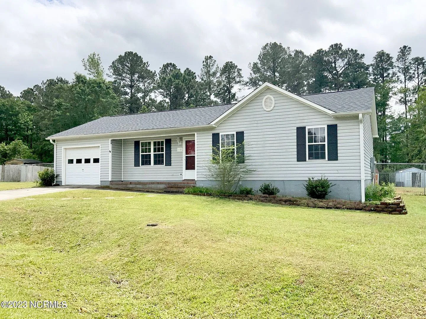 3 Bedroom 2 Bath Home Located Between MCAS New River and MCB Camp LeJeune — Photo 2