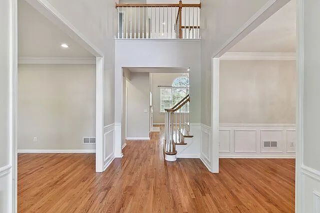 330 Winherst Ln — Photo 10