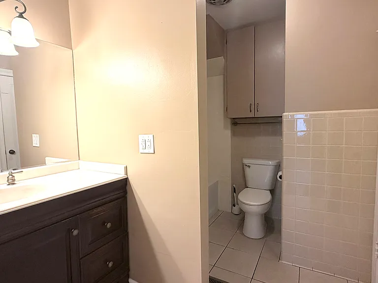 555 S Ruston Ave — Photo 13
