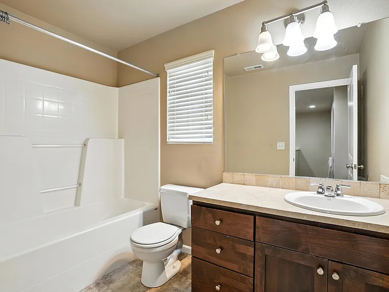 15710 NE 22nd Ave — Photo 29