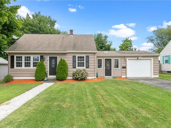44 Greenway Dr, Bristol, RI 02809