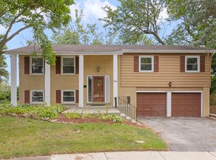 19000 Boulder Ct, Homewood, IL 60430