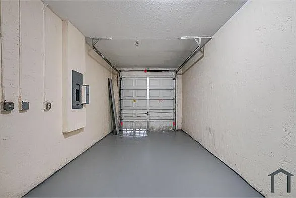 631 SW 10th St — Photo 11