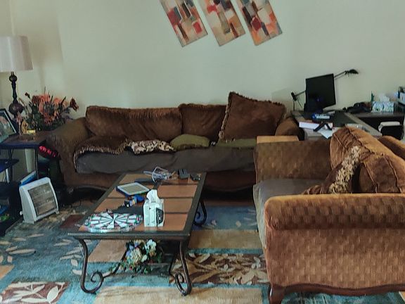 2nd image of 310 E Forest Knoll Dr
