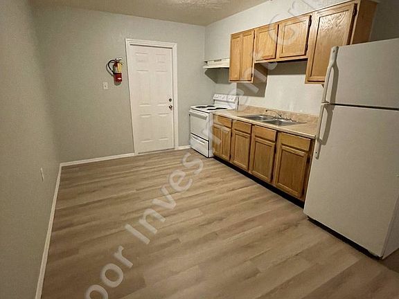 2nd image of 820 Douglas St
