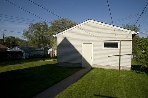 5th image of 930 Humboldt Ave