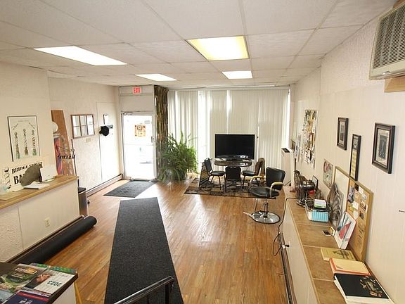 2nd image of 135 Bridge St