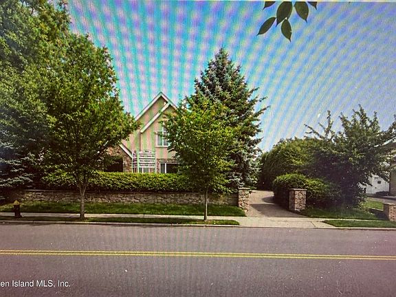 2nd image of 2372 Victory Blvd