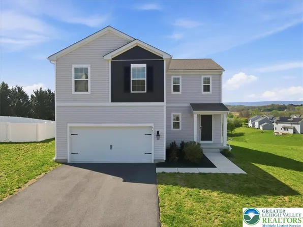 561 E 4th St, Bernville, PA 19506