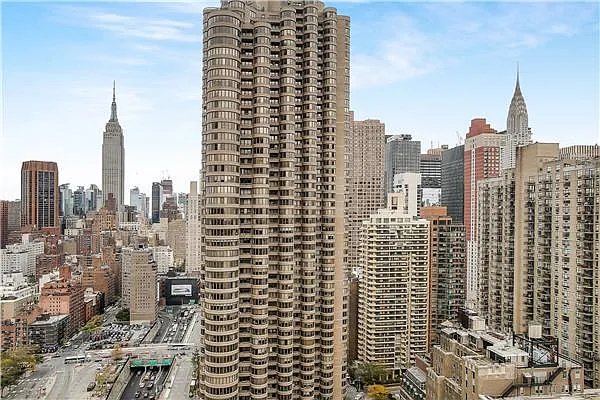 Rented by Weichert Manhattan Midtown | media 18